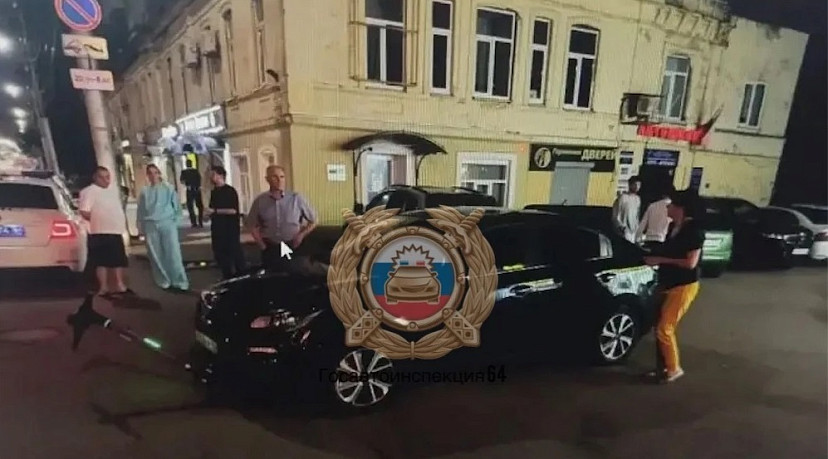 В центре Саратова покалечился подросток на электросамокате