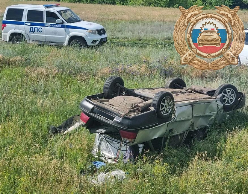 В слетевшей с саратовской трассы иномарке разбились 3 человека